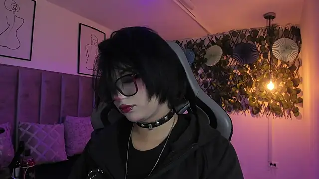Snapshot of Kitty_Gang chatting on 06-06-26, 01:32 Kitty Gang online show from 06-06-26, 01:32