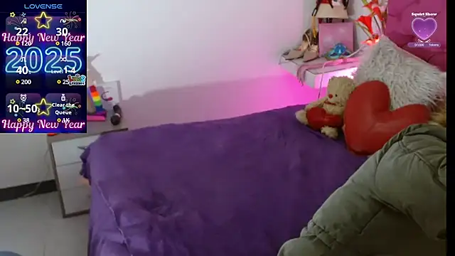 Snapshot of AlexaFontana chatting on 01-28-25, 10:45 AlexaFontana online show from 01-28-25, 10:45