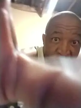 Snapshot of surger chatting on 12-15-25, 02:16 surger online show from 12-15-25, 02:16