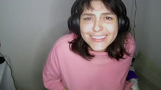 Snapshot of soysara15 chatting on 06-14-26, 02:24 soysara15 online show from 06-14-26, 02:24