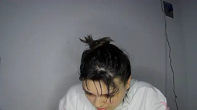 Snapshot of soysara15 chatting on 06-16-26, 02:36 soysara15 online show from 06-16-26, 02:36