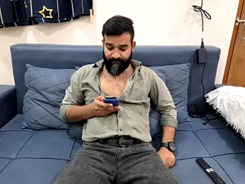 Snapshot of Fun_Guuy chatting on 11-13-25, 08:35 Fun Guuy online show from 11-13-25, 08:35