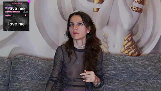 hailey peach online show from 02-19-25, 06:00