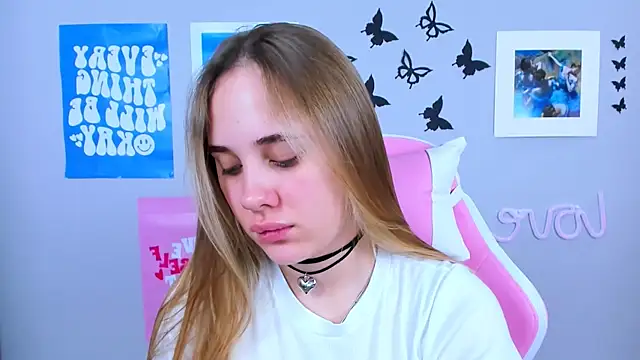 MiaMilas online show from 12-23-24, 04:44