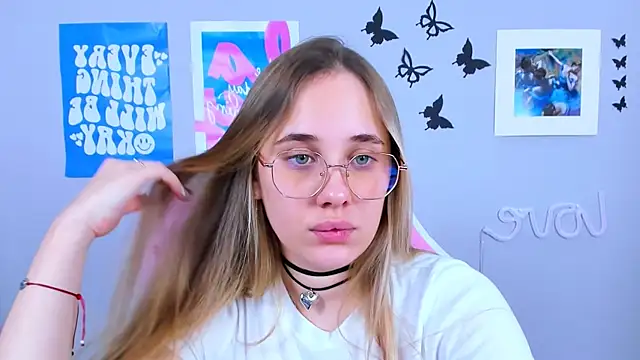 MiaMilas online show from 12-23-24, 07:49