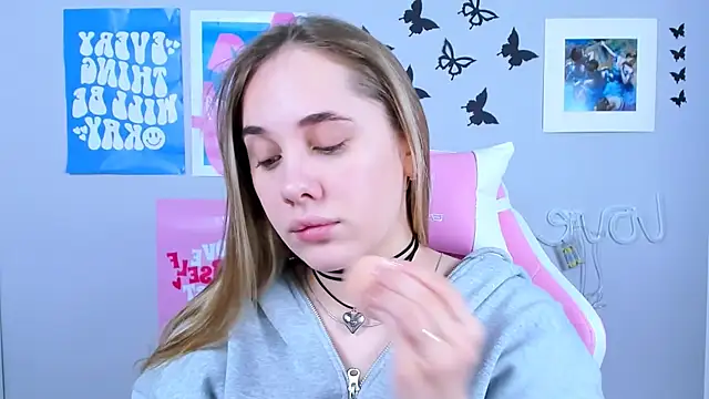 MiaMilas online show from 01-06-25, 04:36