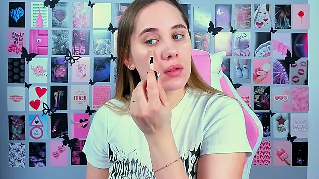 MiaMilas online show from 03-20-25, 05:02