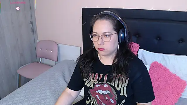 May Carlier online show from 09-09-25, 01:16