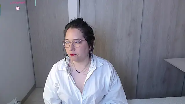 May Carlier online show from 10-05-25, 02:32