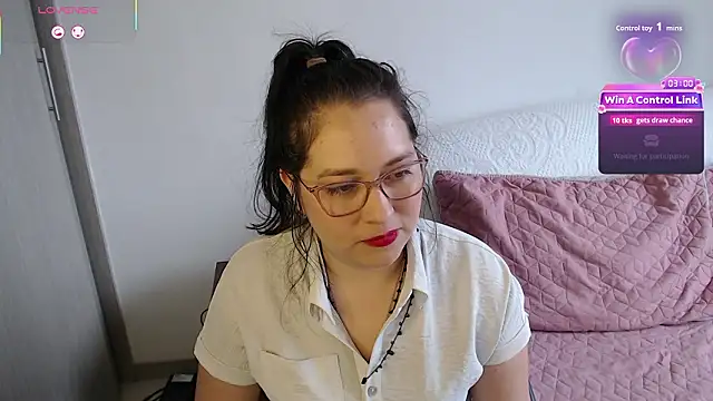 May Carlier online show from 03-25-26, 08:37