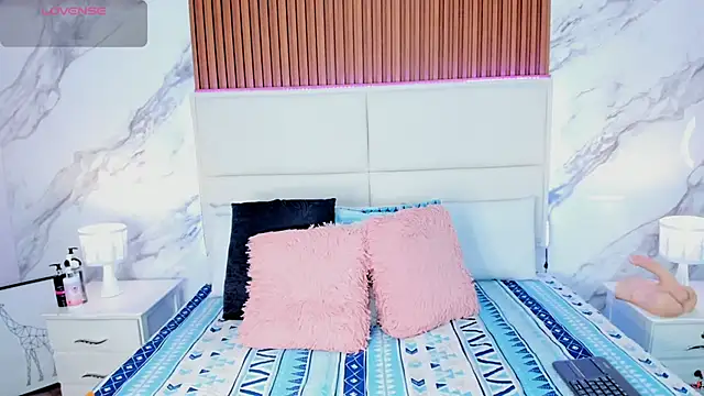 Krystal cambell1 online show from 04-25-26, 01:36