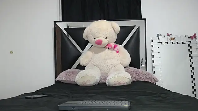 Snapshot of merlin-18 chatting on 02-22-25, 04:07 merlin-18 online show from 02-22-25, 04:07