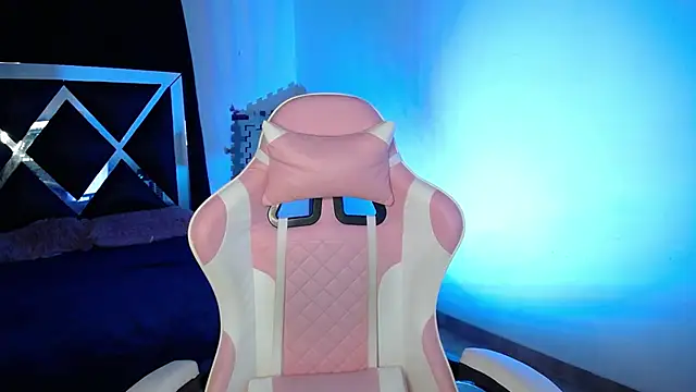 Snapshot of merlin-18 chatting on 10-31-25, 03:29 merlin-18 online show from 10-31-25, 03:29