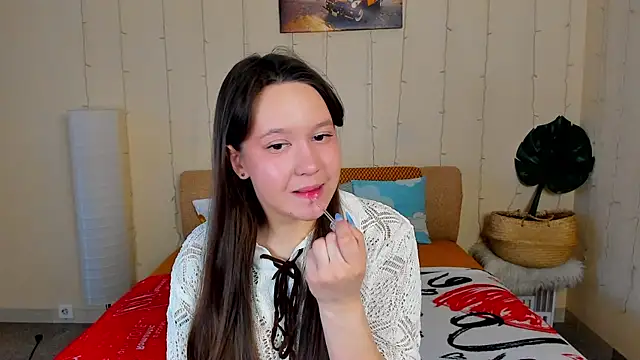 Snapshot of Mira_Karter chatting on 04-15-26, 02:40 Mira Karter online show from 04-15-26, 02:40