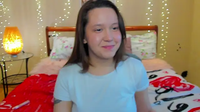 Snapshot of Mira_Karter chatting on 05-05-26, 02:41 Mira Karter online show from 05-05-26, 02:41