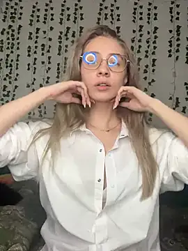 Kitty Katrine online show from 02-21-25, 01:55