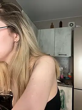 Kitty Katrine online show from 04-17-26, 05:05