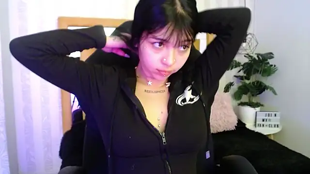 pettit courtny online show from 10-31-25, 01:01