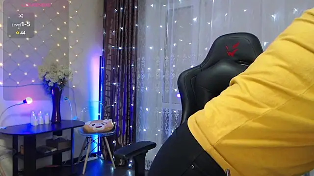 JessieOMays online show from 11-17-25, 01:44