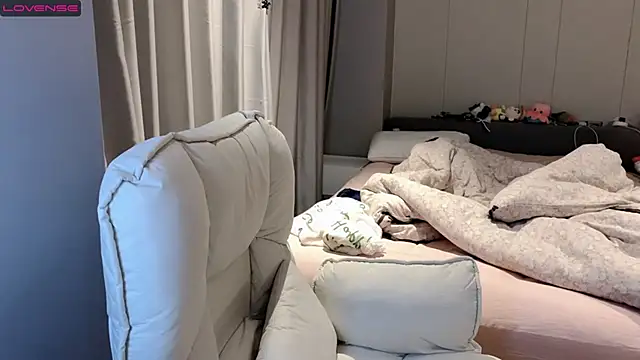 Snapshot of qiqi-666 chatting on 03-21-25, 12:17 qiqi-666 online show from 03-21-25, 12:17