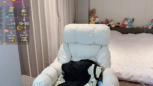 Snapshot of qiqi-666 chatting on 10-02-25, 01:45 qiqi-666 online show from 10-02-25, 01:45