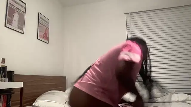 Snapshot of AveryJ99 chatting on 12-04-24, 10:41 AveryJ99 online show from 12-04-24, 10:41