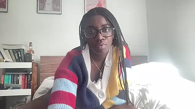 Snapshot of AveryJ99 chatting on 12-18-24, 03:33 AveryJ99 online show from 12-18-24, 03:33