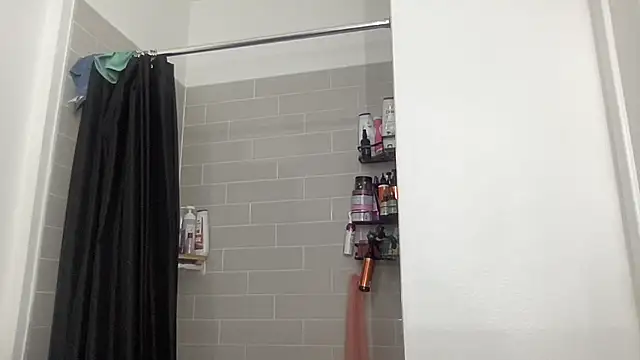 Snapshot of AveryJ99 chatting on 02-11-25, 02:02 AveryJ99 online show from 02-11-25, 02:02