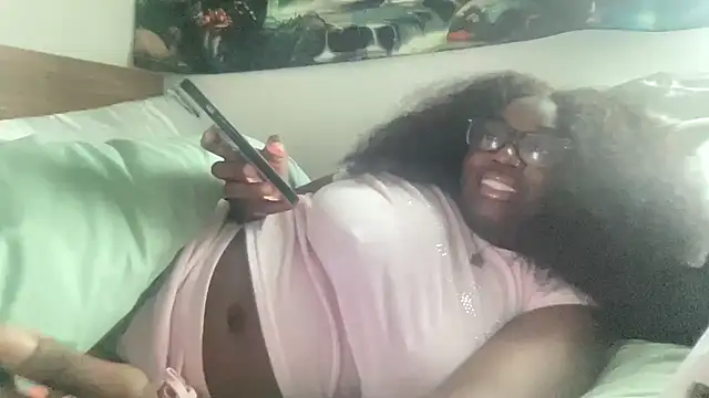 Snapshot of AveryJ99 chatting on 03-20-25, 09:35 AveryJ99 online show from 03-20-25, 09:35