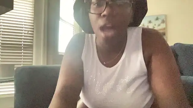 Snapshot of AveryJ99 chatting on 04-06-26, 08:21 AveryJ99 online show from 04-06-26, 08:21