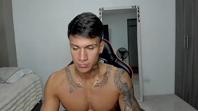 Snapshot of pettergrey1 chatting on 02-12-26, 12:00 pettergrey1 online show from 02-12-26, 12:00