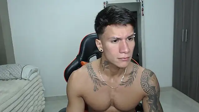 Snapshot of pettergrey1 chatting on 02-18-26, 11:17 pettergrey1 online show from 02-18-26, 11:17