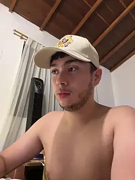 Snapshot of jboyxxx_1 chatting on 03-09-25, 03:32 jboyxxx 1 online show from 03-09-25, 03:32