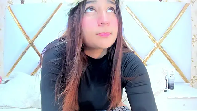 Snapshot of LaurenHu chatting on 01-28-25, 04:39 LaurenHu online show from 01-28-25, 04:39