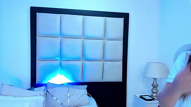 Snapshot of LaurenHu chatting on 02-03-25, 08:57 LaurenHu online show from 02-03-25, 08:57