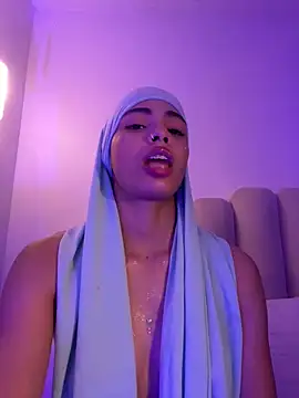 Snapshot of jhalila chatting on 10-19-25, 11:05 jhalila online show from 10-19-25, 11:05