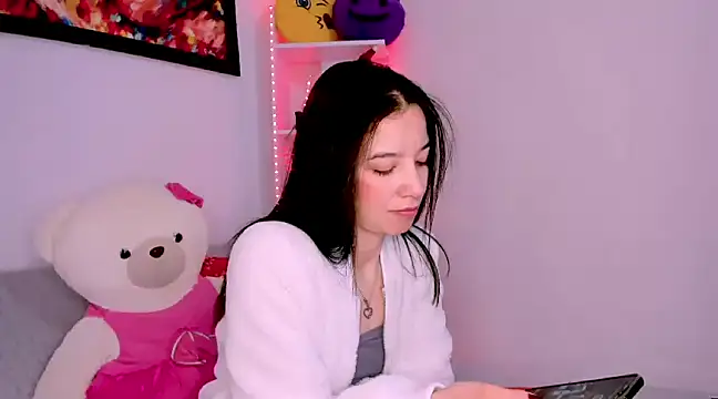 Manuelaa mejiia online show from 12-17-24, 04:21