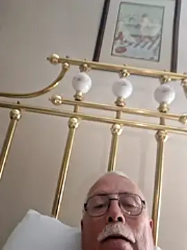 Snapshot of NawtyB1965 chatting on 12-17-25, 07:09 NawtyB1965 online show from 12-17-25, 07:09