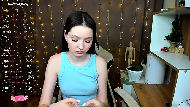 Snapshot of Fairyy_Moon chatting on 01-07-25, 11:37 Fairyy Moon online show from 01-07-25, 11:37