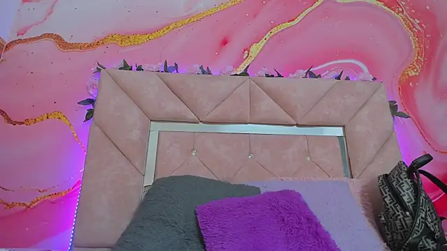 Taylor  cooper online show from 11-19-25, 06:30