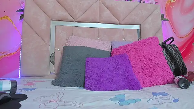 Taylor  cooper online show from 11-29-25, 06:33