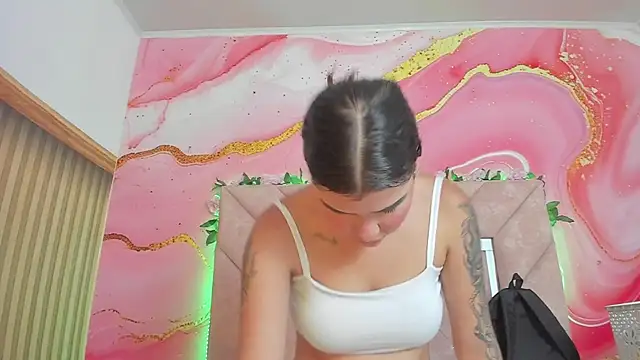 Taylor  cooper online show from 04-22-26, 06:31