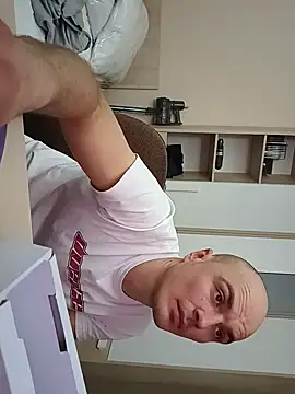 Snapshot of uleglasuczPL chatting on 01-23-25, 01:08 uleglasuczPL online show from 01-23-25, 01:08