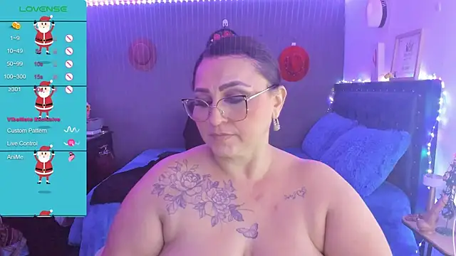 Snapshot of Ivonnee__ chatting on 12-15-24, 10:07 Ivonnee   online show from 12-15-24, 10:07