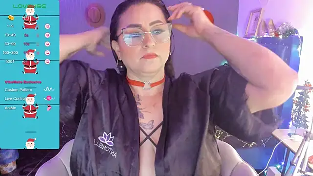 Snapshot of Ivonnee__ chatting on 12-18-24, 04:09 Ivonnee   online show from 12-18-24, 04:09