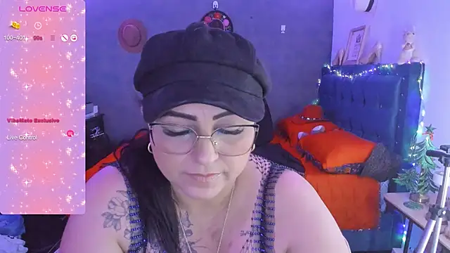 Snapshot of Ivonnee__ chatting on 12-29-24, 10:34 Ivonnee   online show from 12-29-24, 10:34