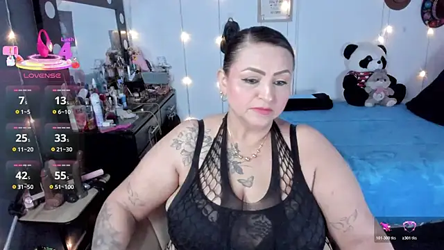 Snapshot of Ivonnee__ chatting on 11-08-25, 03:39 Ivonnee online show from 11-08-25, 03:39