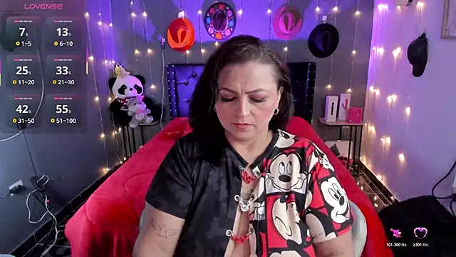 Snapshot of Ivonnee__ chatting on 11-27-25, 07:32 Ivonnee online show from 11-27-25, 07:32