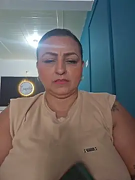 Snapshot of Ivonnee__ chatting on 12-04-25, 05:21 Ivonnee online show from 12-04-25, 05:21