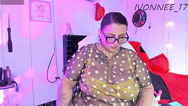 Ivonnee   online show from 03-17-26, 02:38